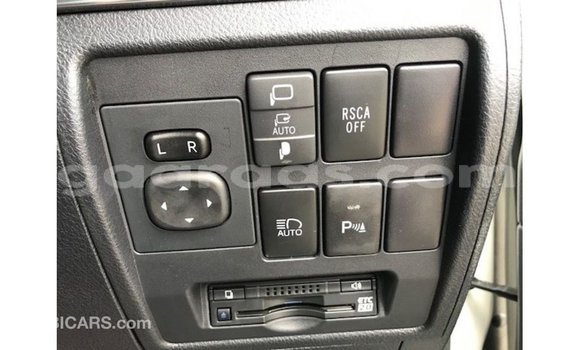 Acheter Import Voiture Toyota Land Cruiser Blanc à Import - Dubai, Dakar Acheter Import Voiture Toyota Land Cruiser Blanc à Import - Dubai, Dakar