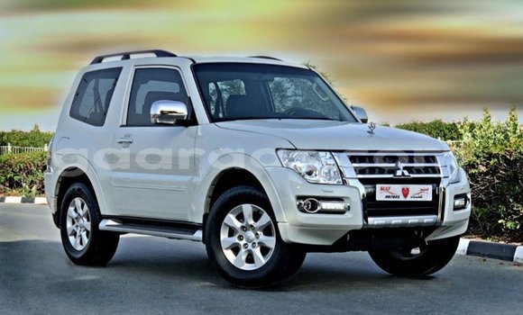Acheter Import Voiture Mitsubishi Pajero Blanc à Import - Dubai, Dakar