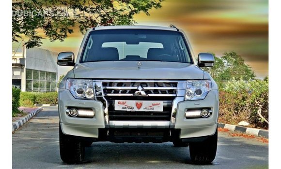 Acheter Import Voiture Mitsubishi Pajero Blanc à Import - Dubai, Dakar Acheter Import Voiture Mitsubishi Pajero Blanc à Import - Dubai, Dakar