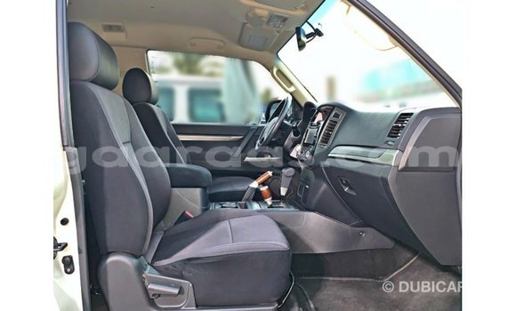 Acheter Import Voiture Mitsubishi Pajero Blanc à Import - Dubai, Dakar Acheter Import Voiture Mitsubishi Pajero Blanc à Import - Dubai, Dakar