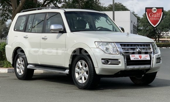 Acheter Import Voiture Mitsubishi Pajero Blanc à Import - Dubai, Dakar