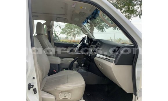 Acheter Import Voiture Mitsubishi Pajero Blanc à Import - Dubai, Dakar Acheter Import Voiture Mitsubishi Pajero Blanc à Import - Dubai, Dakar