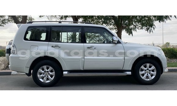 Acheter Import Voiture Mitsubishi Pajero Blanc à Import - Dubai, Dakar Acheter Import Voiture Mitsubishi Pajero Blanc à Import - Dubai, Dakar