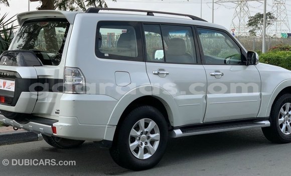 Acheter Import Voiture Mitsubishi Pajero Blanc à Import - Dubai, Dakar Acheter Import Voiture Mitsubishi Pajero Blanc à Import - Dubai, Dakar