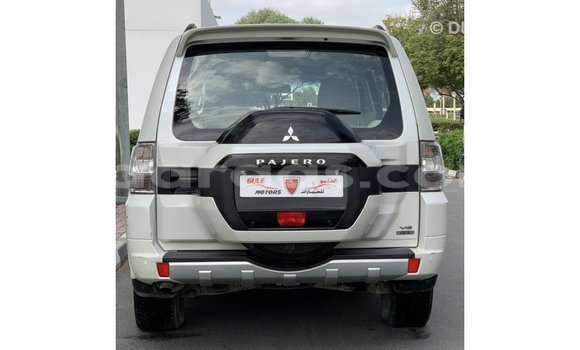 Acheter Import Voiture Mitsubishi Pajero Blanc à Import - Dubai, Dakar Acheter Import Voiture Mitsubishi Pajero Blanc à Import - Dubai, Dakar