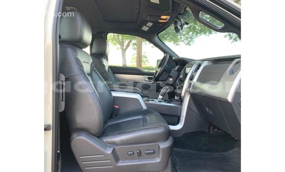 Acheter Import Voiture Ford Club Wagon Beige à Import - Dubai, Dakar Acheter Import Voiture Ford Club Wagon Beige à Import - Dubai, Dakar