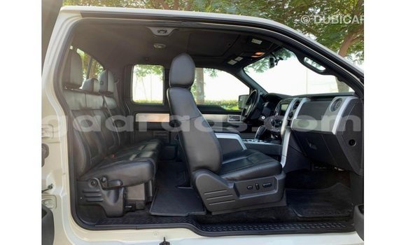 Acheter Import Voiture Ford Club Wagon Beige à Import - Dubai, Dakar Acheter Import Voiture Ford Club Wagon Beige à Import - Dubai, Dakar