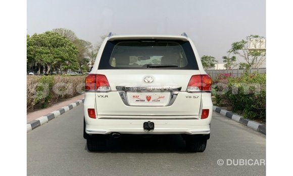 Acheter Import Voiture Toyota Land Cruiser Blanc à Import - Dubai, Dakar Acheter Import Voiture Toyota Land Cruiser Blanc à Import - Dubai, Dakar