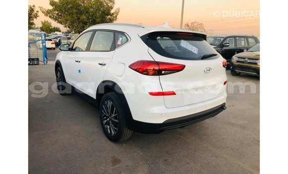 Dieundeu Imported Hyundai Tucson White Auto in Import - Dubai in Dakar Dieundeu Imported Hyundai Tucson White Auto in Import - Dubai in Dakar