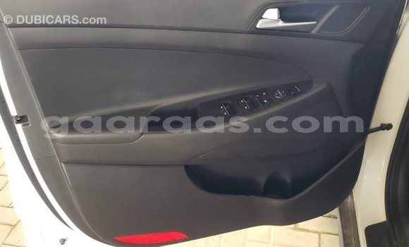 Dieundeu Imported Hyundai Tucson White Auto in Import - Dubai in Dakar Dieundeu Imported Hyundai Tucson White Auto in Import - Dubai in Dakar