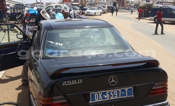 Dieundeu Occasion Mercedes‒Benz 250 Blue Auto in Dakar in Dakar Dieundeu Occasion Mercedes‒Benz 250 Blue Auto in Dakar in Dakar