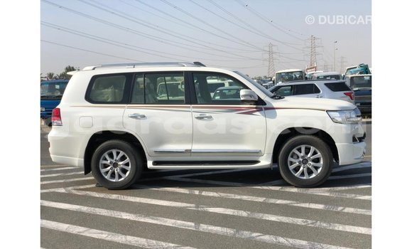 Buy Import Toyota Land Cruiser White Car in Import - Dubai in Dakar Buy Import Toyota Land Cruiser White Car in Import - Dubai in Dakar