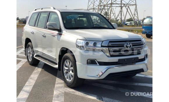 Buy Import Toyota Land Cruiser White Car in Import - Dubai in Dakar Buy Import Toyota Land Cruiser White Car in Import - Dubai in Dakar