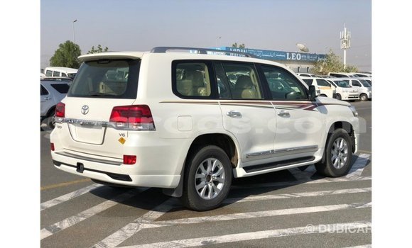 Buy Import Toyota Land Cruiser White Car in Import - Dubai in Dakar Buy Import Toyota Land Cruiser White Car in Import - Dubai in Dakar