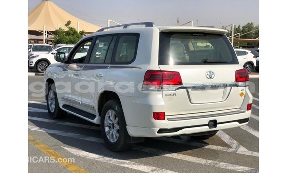 Buy Import Toyota Land Cruiser White Car in Import - Dubai in Dakar Buy Import Toyota Land Cruiser White Car in Import - Dubai in Dakar