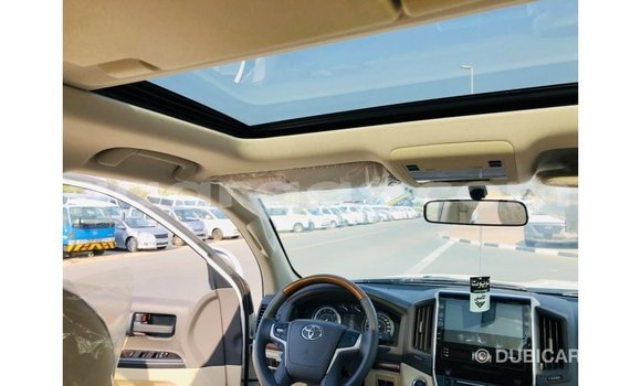 Buy Import Toyota Land Cruiser White Car in Import - Dubai in Dakar Buy Import Toyota Land Cruiser White Car in Import - Dubai in Dakar