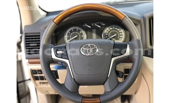 Buy Import Toyota Land Cruiser White Car in Import - Dubai in Dakar Buy Import Toyota Land Cruiser White Car in Import - Dubai in Dakar