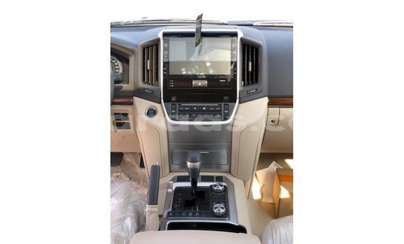 Buy Import Toyota Land Cruiser White Car in Import - Dubai in Dakar Buy Import Toyota Land Cruiser White Car in Import - Dubai in Dakar