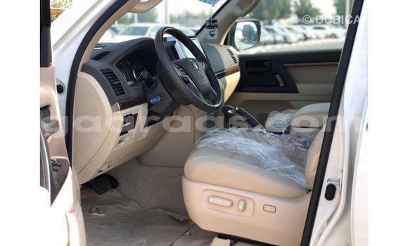 Buy Import Toyota Land Cruiser White Car in Import - Dubai in Dakar Buy Import Toyota Land Cruiser White Car in Import - Dubai in Dakar