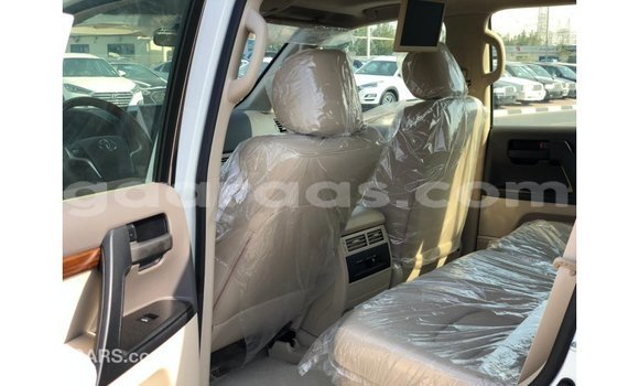 Buy Import Toyota Land Cruiser White Car in Import - Dubai in Dakar Buy Import Toyota Land Cruiser White Car in Import - Dubai in Dakar
