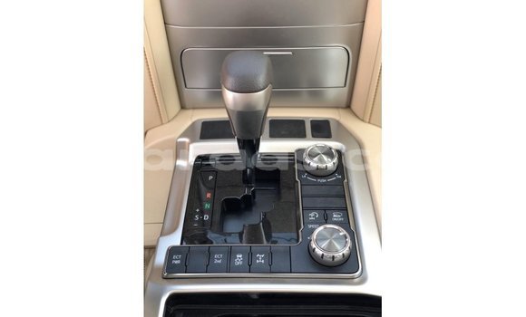 Buy Import Toyota Land Cruiser White Car in Import - Dubai in Dakar Buy Import Toyota Land Cruiser White Car in Import - Dubai in Dakar