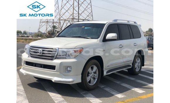Dieundeu Imported Toyota Land Cruiser White Auto in Import - Dubai in Dakar