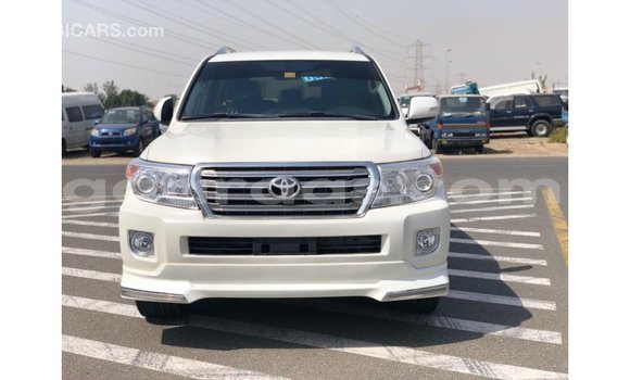 Acheter Import Voiture Toyota Land Cruiser Blanc à Import - Dubai, Dakar Acheter Import Voiture Toyota Land Cruiser Blanc à Import - Dubai, Dakar