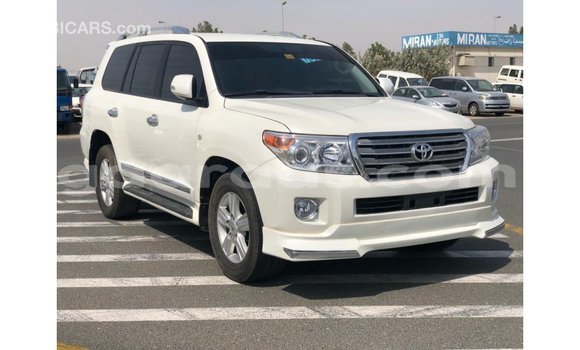 Acheter Import Voiture Toyota Land Cruiser Blanc à Import - Dubai, Dakar Acheter Import Voiture Toyota Land Cruiser Blanc à Import - Dubai, Dakar