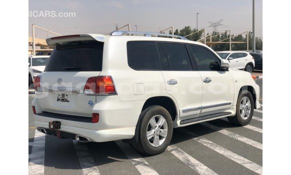 Acheter Import Voiture Toyota Land Cruiser Blanc à Import - Dubai, Dakar Acheter Import Voiture Toyota Land Cruiser Blanc à Import - Dubai, Dakar