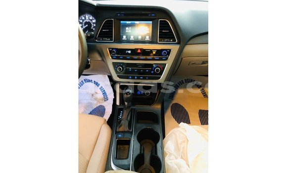 Dieundeu Imported Hyundai Sonata Red Auto in Import - Dubai in Dakar Dieundeu Imported Hyundai Sonata Red Auto in Import - Dubai in Dakar