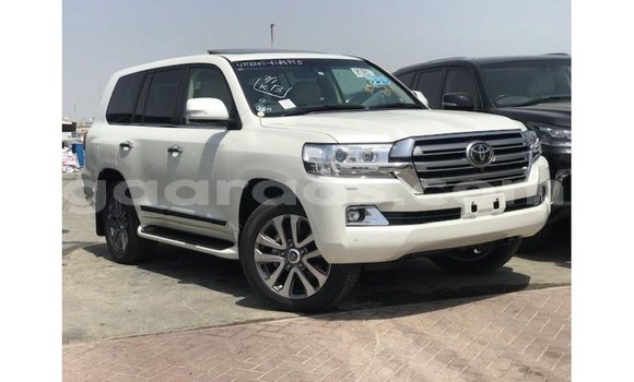 Dieundeu Imported Toyota Land Cruiser White Auto in Import - Dubai in Dakar