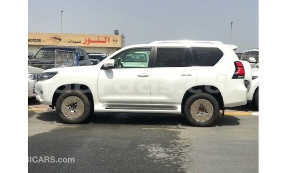Acheter Import Voiture Toyota Prado Blanc à Import - Dubai, Dakar Acheter Import Voiture Toyota Prado Blanc à Import - Dubai, Dakar