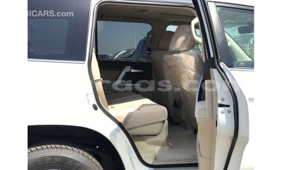 Dieundeu Imported Toyota Land Cruiser White Auto in Import - Dubai in Dakar Dieundeu Imported Toyota Land Cruiser White Auto in Import - Dubai in Dakar