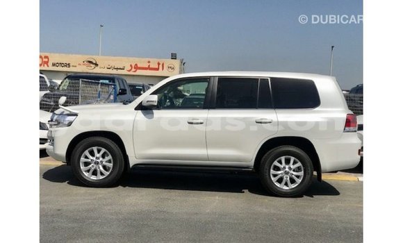 Dieundeu Imported Toyota Land Cruiser White Auto in Import - Dubai in Dakar Dieundeu Imported Toyota Land Cruiser White Auto in Import - Dubai in Dakar