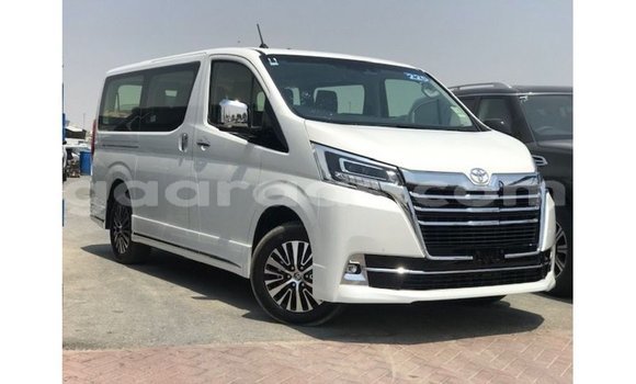 Dieundeu Imported Toyota Granvia White Auto in Import - Dubai in Dakar