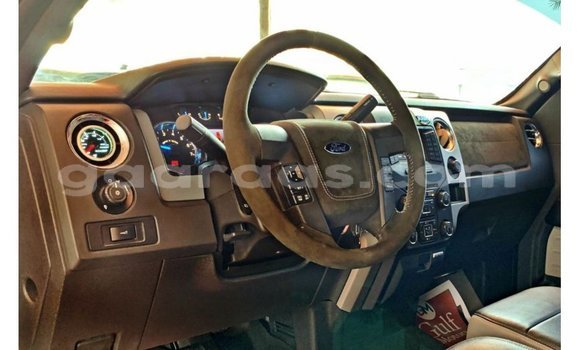 Acheter Import Voiture Ford Club Wagon Rouge à Import - Dubai, Dakar Acheter Import Voiture Ford Club Wagon Rouge à Import - Dubai, Dakar