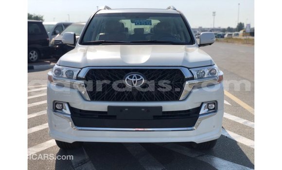 Buy Import Toyota Land Cruiser White Car in Import - Dubai in Dakar Buy Import Toyota Land Cruiser White Car in Import - Dubai in Dakar
