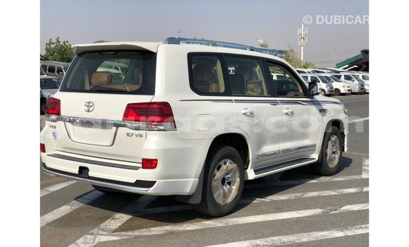 Buy Import Toyota Land Cruiser White Car in Import - Dubai in Dakar Buy Import Toyota Land Cruiser White Car in Import - Dubai in Dakar