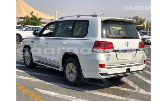Buy Import Toyota Land Cruiser White Car in Import - Dubai in Dakar Buy Import Toyota Land Cruiser White Car in Import - Dubai in Dakar