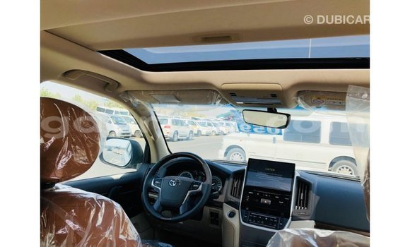 Buy Import Toyota Land Cruiser White Car in Import - Dubai in Dakar Buy Import Toyota Land Cruiser White Car in Import - Dubai in Dakar