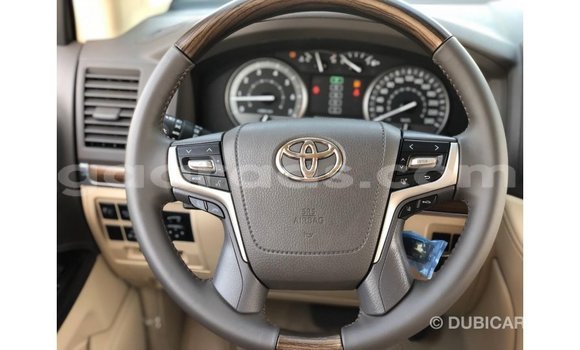 Buy Import Toyota Land Cruiser White Car in Import - Dubai in Dakar Buy Import Toyota Land Cruiser White Car in Import - Dubai in Dakar