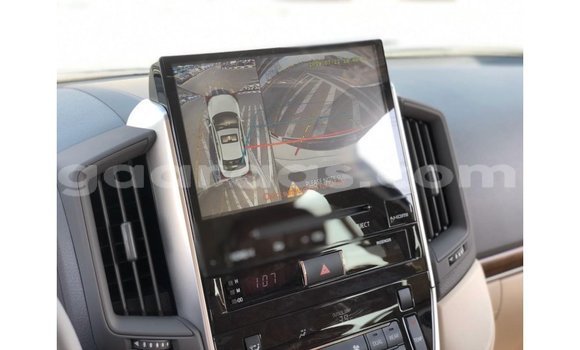 Buy Import Toyota Land Cruiser White Car in Import - Dubai in Dakar Buy Import Toyota Land Cruiser White Car in Import - Dubai in Dakar