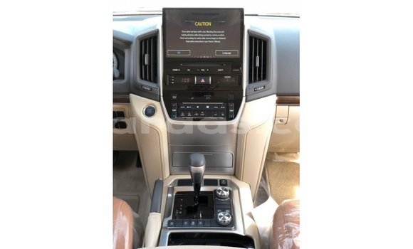 Buy Import Toyota Land Cruiser White Car in Import - Dubai in Dakar Buy Import Toyota Land Cruiser White Car in Import - Dubai in Dakar