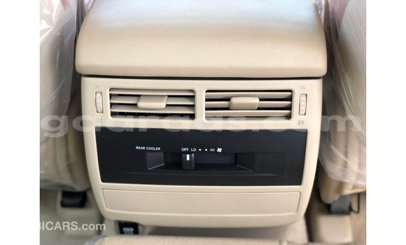 Buy Import Toyota Land Cruiser White Car in Import - Dubai in Dakar Buy Import Toyota Land Cruiser White Car in Import - Dubai in Dakar