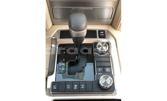 Buy Import Toyota Land Cruiser White Car in Import - Dubai in Dakar Buy Import Toyota Land Cruiser White Car in Import - Dubai in Dakar