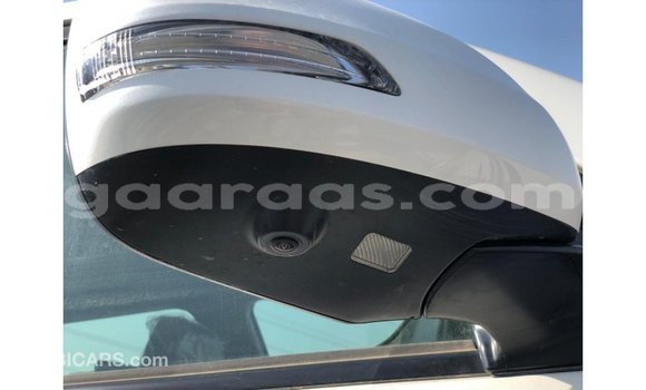 Buy Import Toyota Land Cruiser White Car in Import - Dubai in Dakar Buy Import Toyota Land Cruiser White Car in Import - Dubai in Dakar