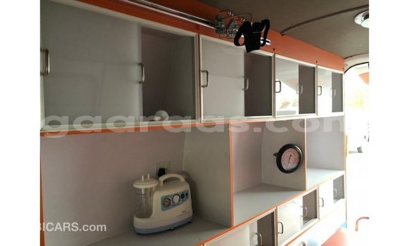 Dieundeu Imported Toyota Hiace White Auto in Import - Dubai in Dakar Dieundeu Imported Toyota Hiace White Auto in Import - Dubai in Dakar