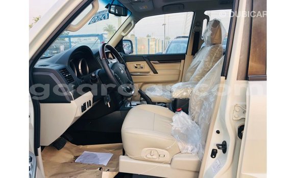 Buy Import Mitsubishi Pajero White Car in Import - Dubai in Dakar Buy Import Mitsubishi Pajero White Car in Import - Dubai in Dakar