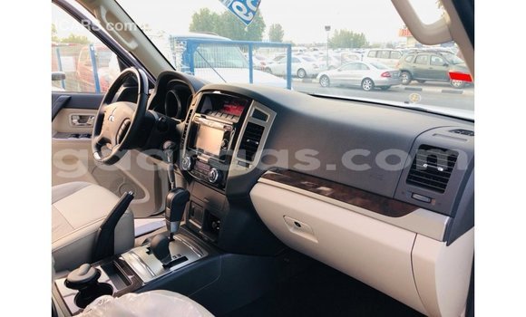 Buy Import Mitsubishi Pajero White Car in Import - Dubai in Dakar Buy Import Mitsubishi Pajero White Car in Import - Dubai in Dakar