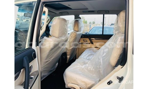 Buy Import Mitsubishi Pajero White Car in Import - Dubai in Dakar Buy Import Mitsubishi Pajero White Car in Import - Dubai in Dakar